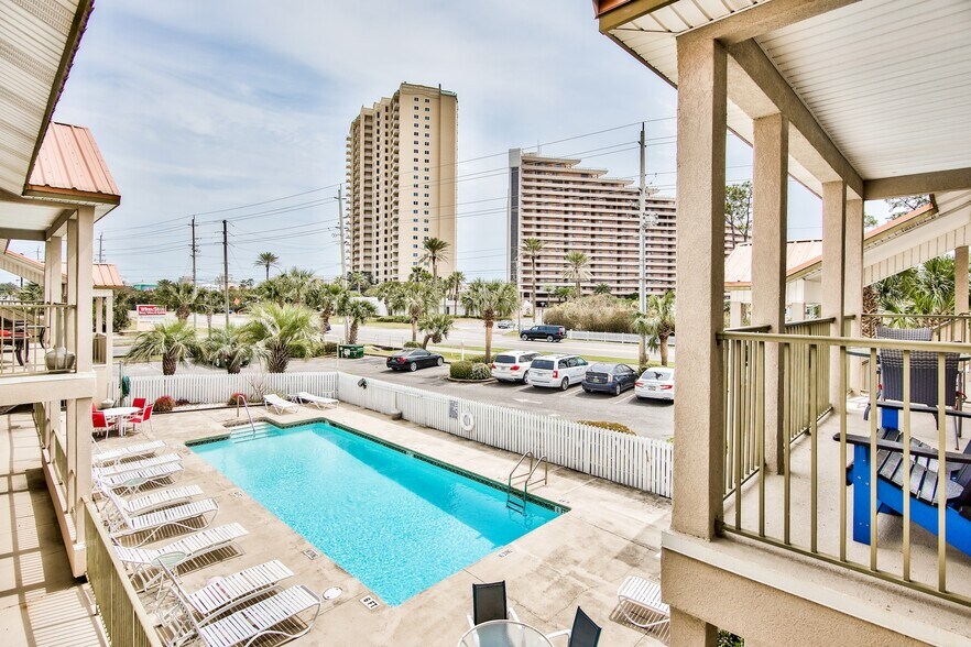 Building Photo - 320 Scenic Gulf Dr