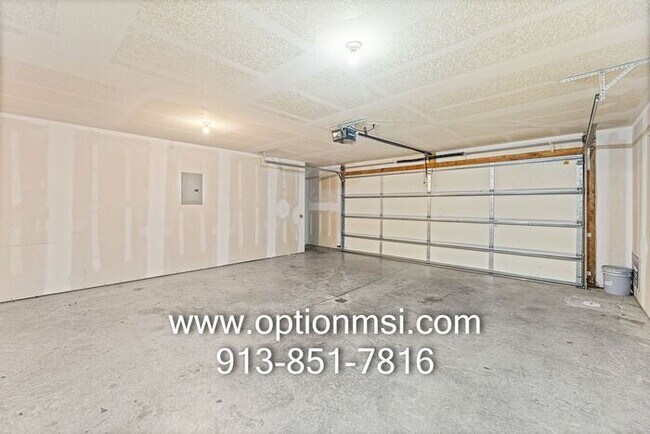 Building Photo - Beautifully Updated Liberty Home in a Prime Location!