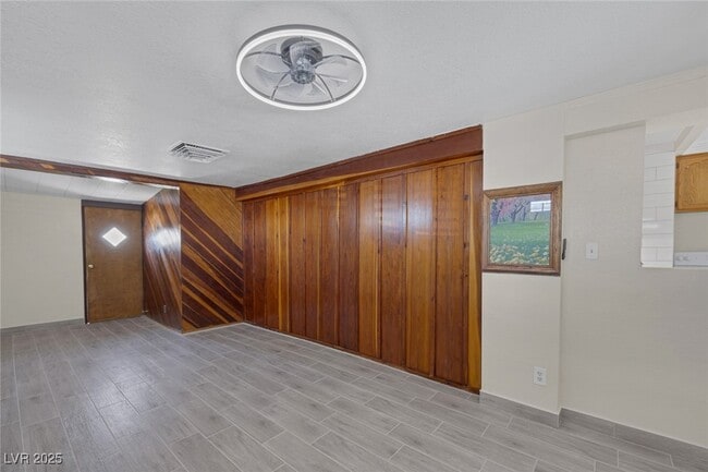 Building Photo - 1720 Eastwood Dr