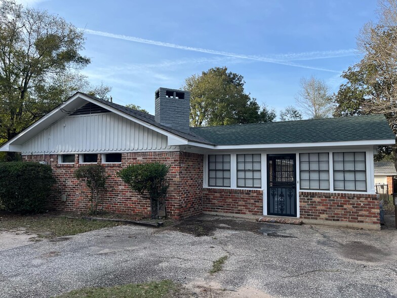 Building Photo - 1950 Highland Forest Dr