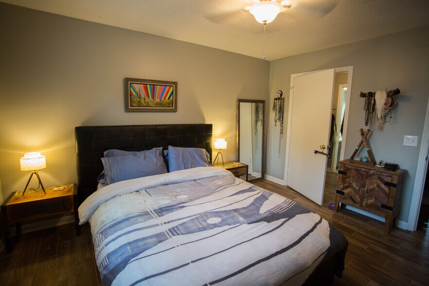 Building Photo - 2929 Selena Dr