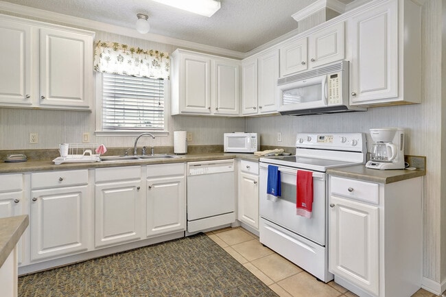 Building Photo - 4730 Almar Dr