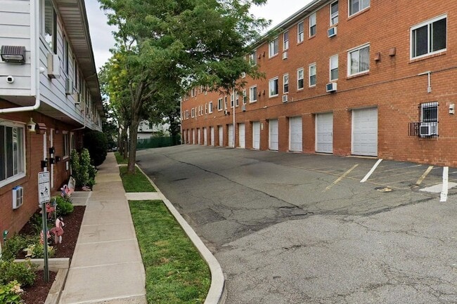 Building Photo - 1474 68th St