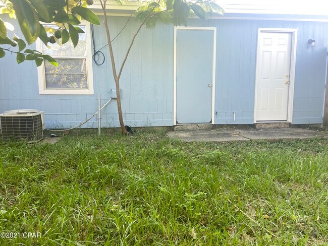Building Photo - 2422 Johnson Dr