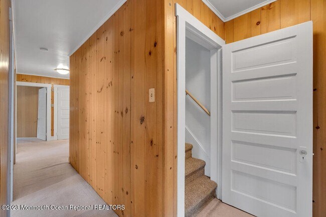 Building Photo - 683 Main Ave