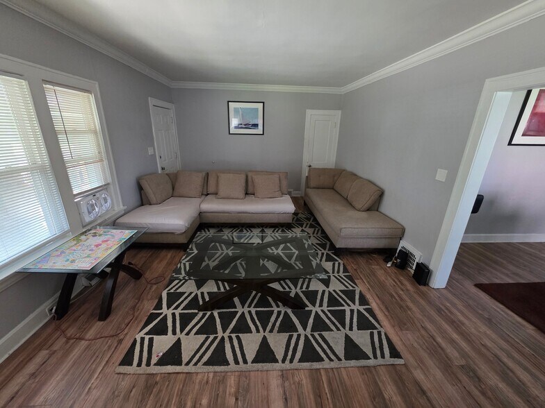 Building Photo - 2803 Avondale Ave