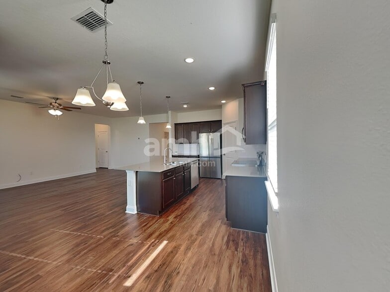 Building Photo - 1002 Summer Stone Lp