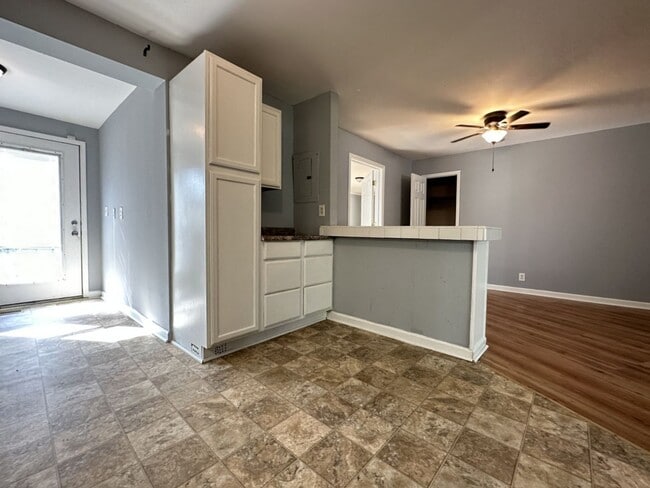 Building Photo - 496 Louisiana Ave. Clarksville, TN 37042