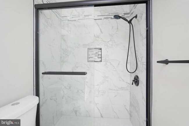 Building Photo - 20527 Shadyside Way