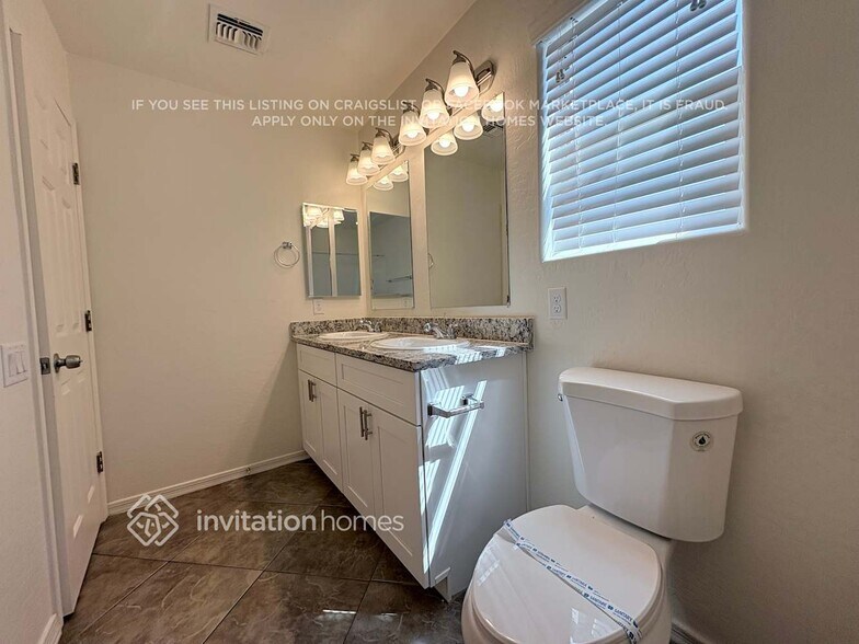 Building Photo - 4854 S Antonio
