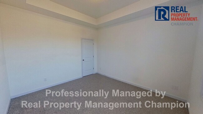 Building Photo - Spacious Home with Fenced Back Yard Convenient to Camp Lejeune