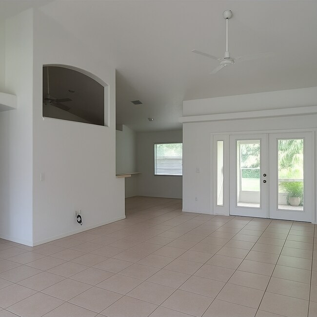 Building Photo - $1,695 ** 3 Bed / 2 Bath * Single Family Home