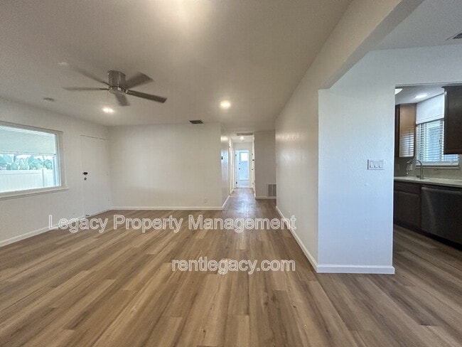 Building Photo - 5200 Fernwood Way