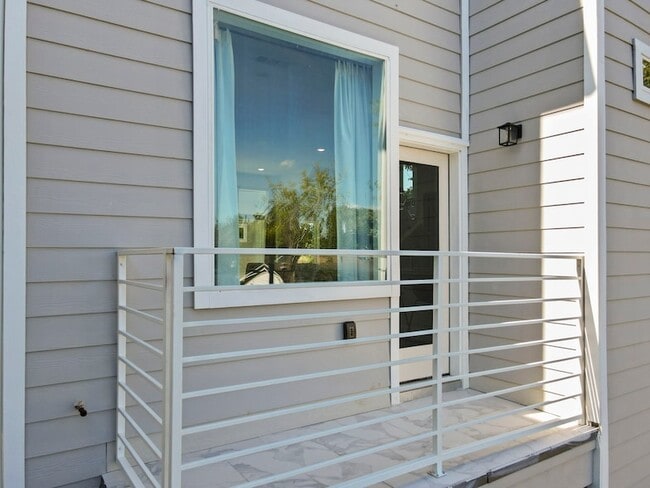 Building Photo - 4017 Ward St