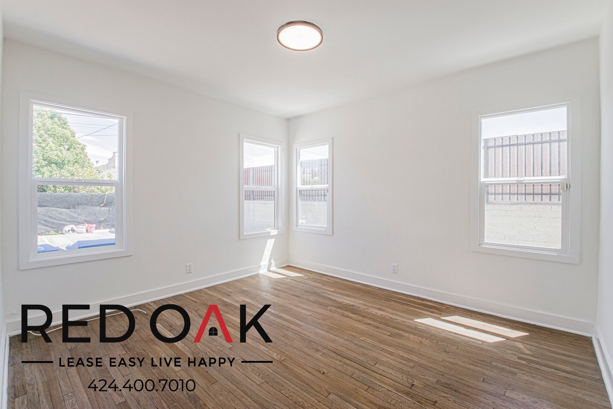 Building Photo - 328 N Kingsley Dr