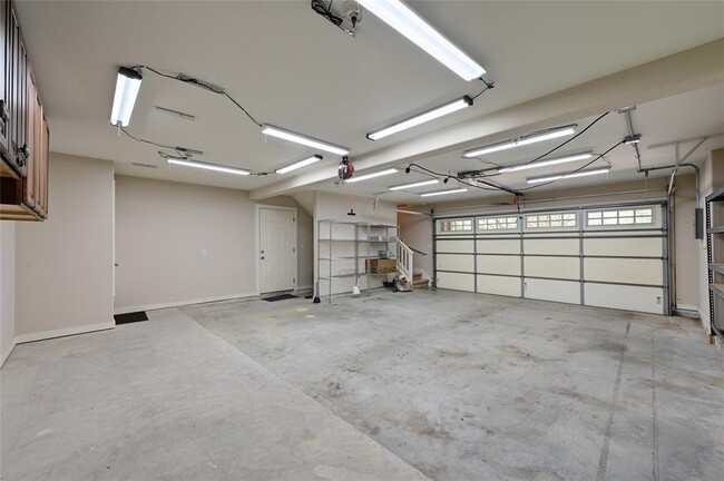 Building Photo - 1502 Medio Calle