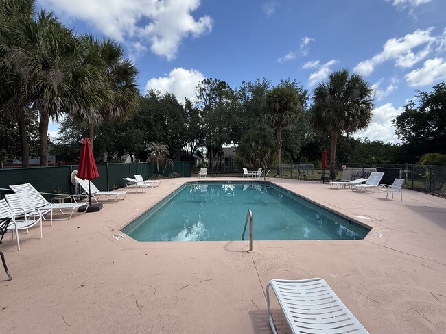 Building Photo - 1221 Singleton Cir