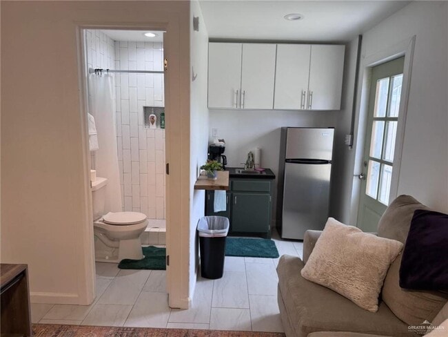 Building Photo - 10 S 8th Ave