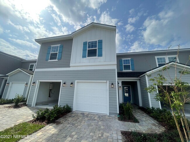 Building Photo - 34 Pinebury Ln