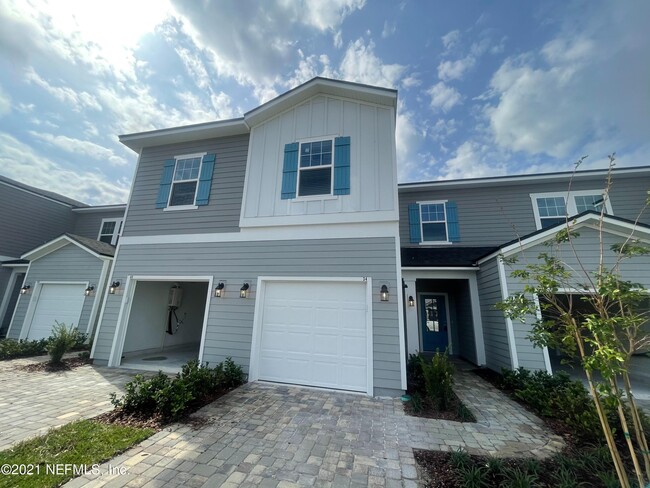 Building Photo - 34 Pinebury Ln