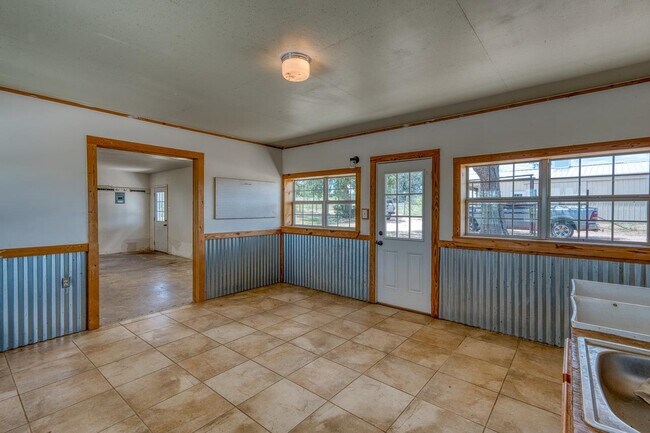 Building Photo - 6552 CR 403