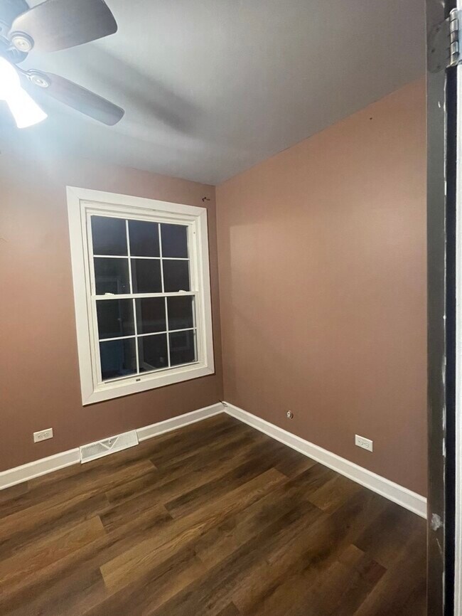 Building Photo - 533 Darlene Ln