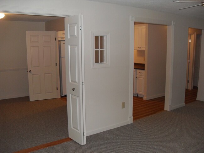 Building Photo - 50 English Village Rd