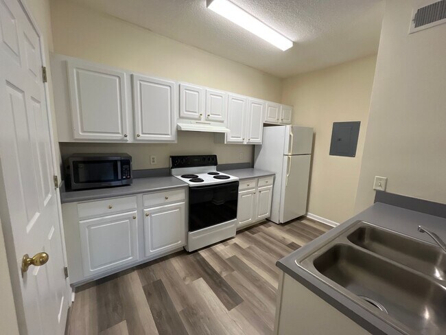 Building Photo - One Bedroom Condo on Whitemarsh Island