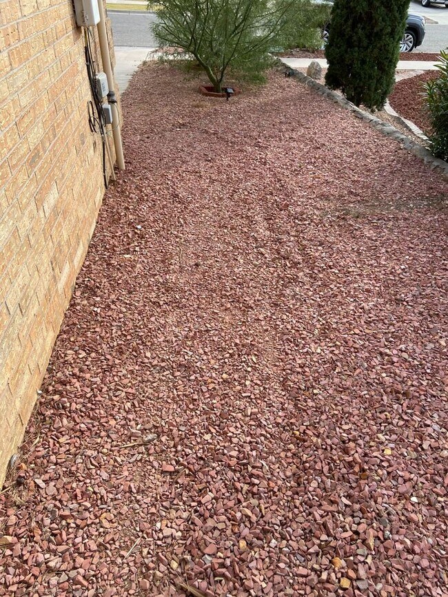 Building Photo - Home For Rent