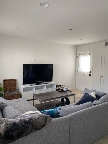 Building Photo - 334 18th Pl