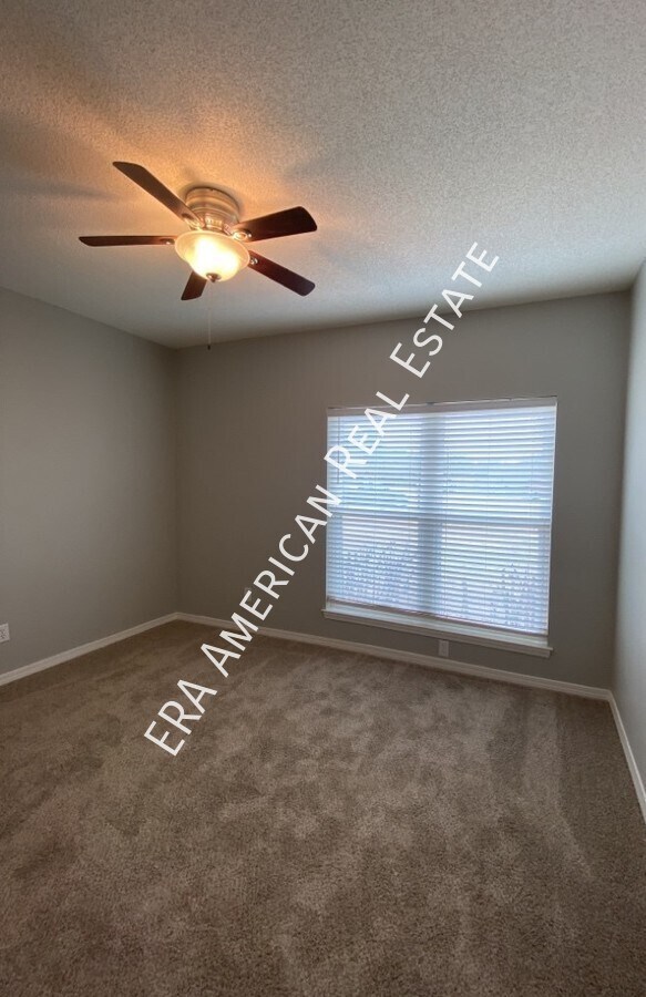 Building Photo - 2621 Barefoot Creek Cir