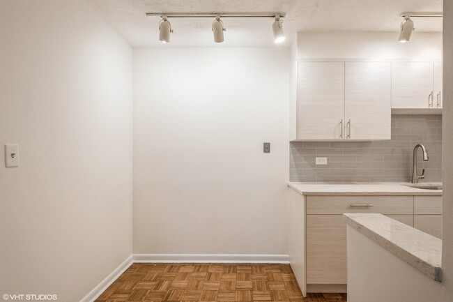 Building Photo - 2400 Archbury Ln