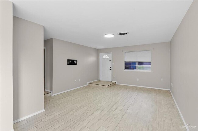 Building Photo - 12 Wisteria Ave