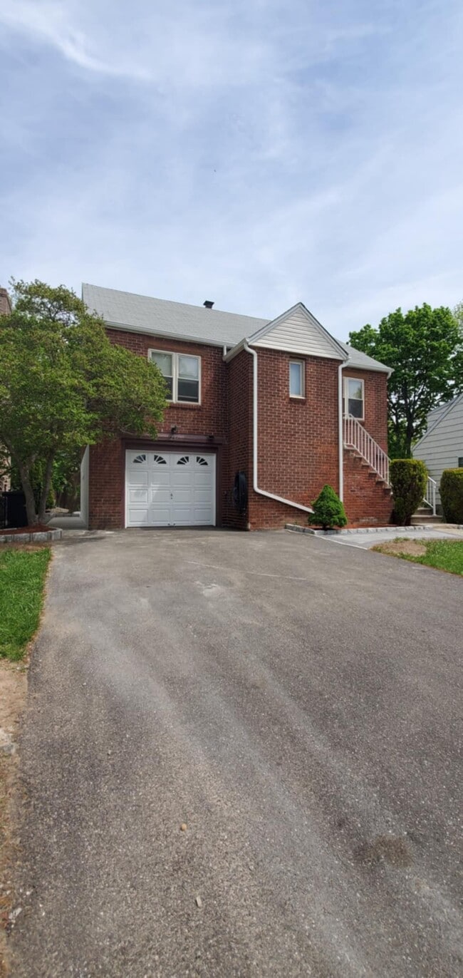 Building Photo - 297 Tom Hunter Rd