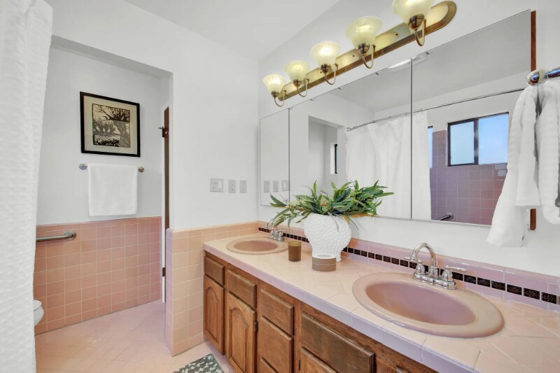 Building Photo - 1706 Adele St