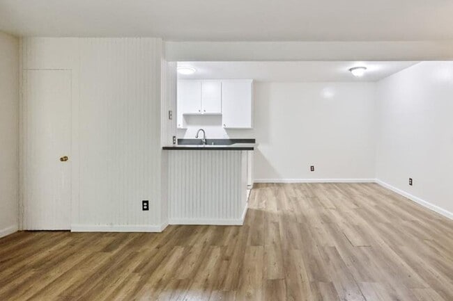 Building Photo - 2 Bedroom, 2 Bathroom South Coast Villas Second Floor Condo