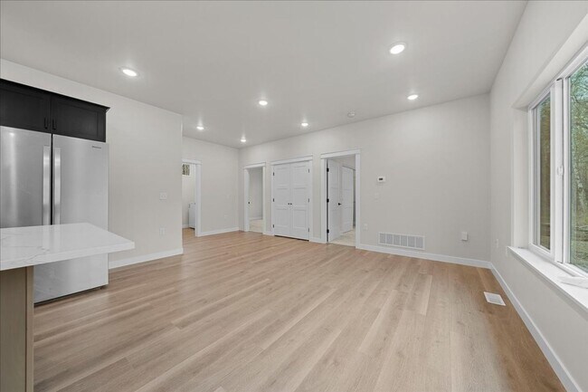 Building Photo - 7404 N Paw St