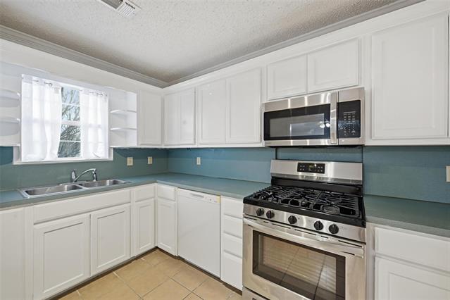 Building Photo - 910 N Powell Pkwy