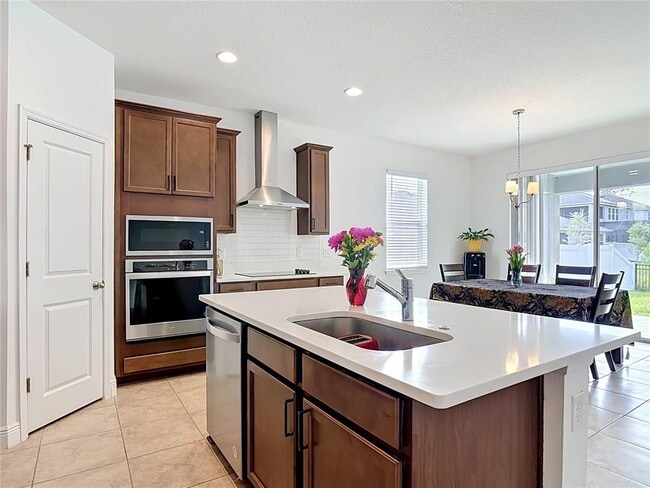 Building Photo - 792 Hyperion Dr