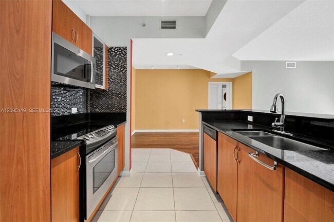 Building Photo - 2775 NE 187th St