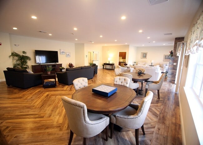 Building Photo - 2 Regency Village Way