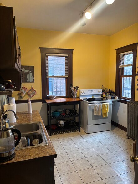 Building Photo - 4431 Commonwealth St