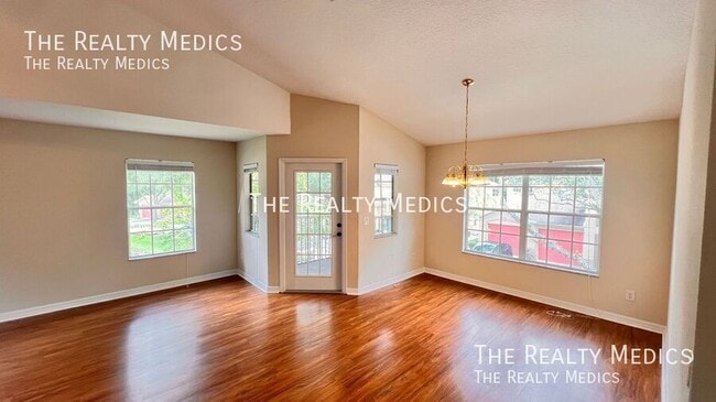 Building Photo - 3658 Oakdale Cir