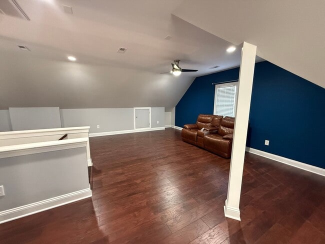 Building Photo - 3704 Warwick Pl