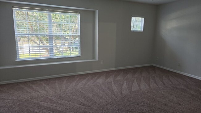 Building Photo - Waterford Trails: 5 Bedroom+ loft, 3 Bath,...