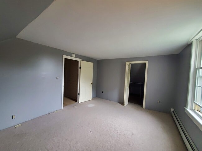 Building Photo - 526 Canaan St