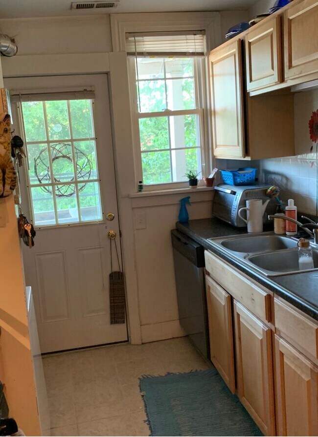 Building Photo - 210 N Nansemond St