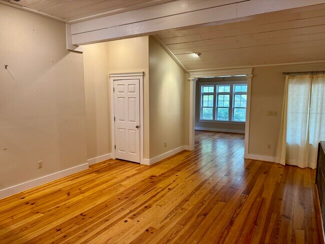 Building Photo - 511 Liberty St