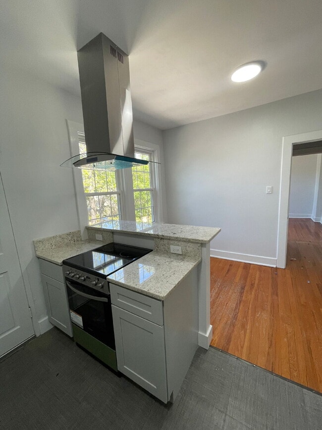 Building Photo - Recently remodeled 2/1 in Midtown!