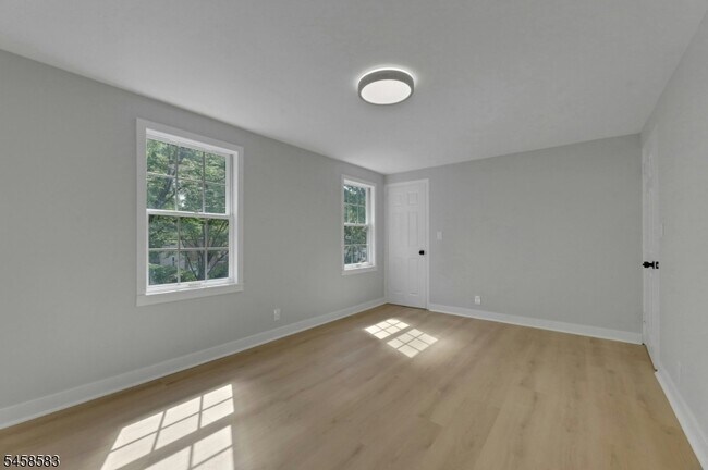Building Photo - 405 Terhune Ave